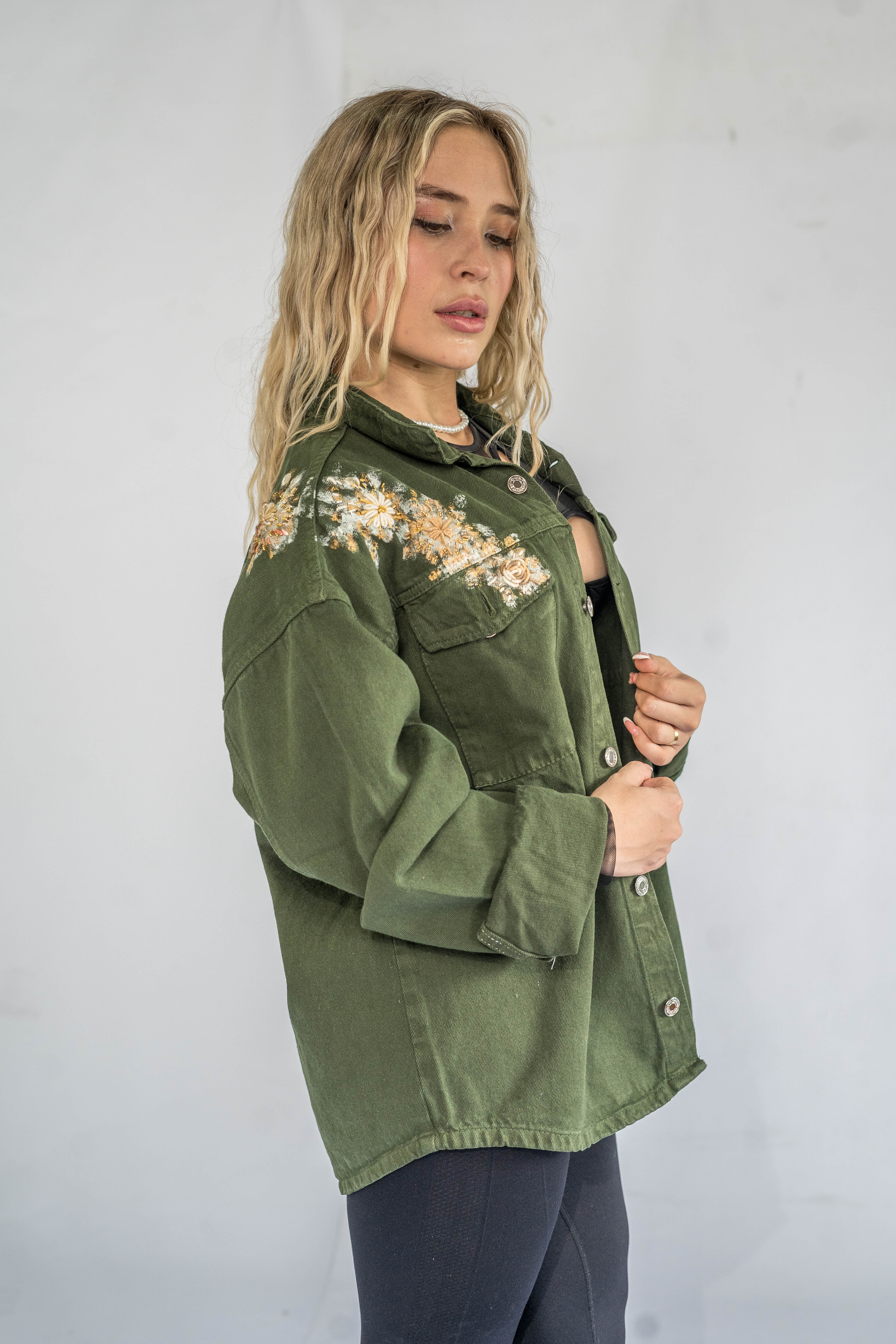 CHAQUETA VERDE MILITAR FLORES