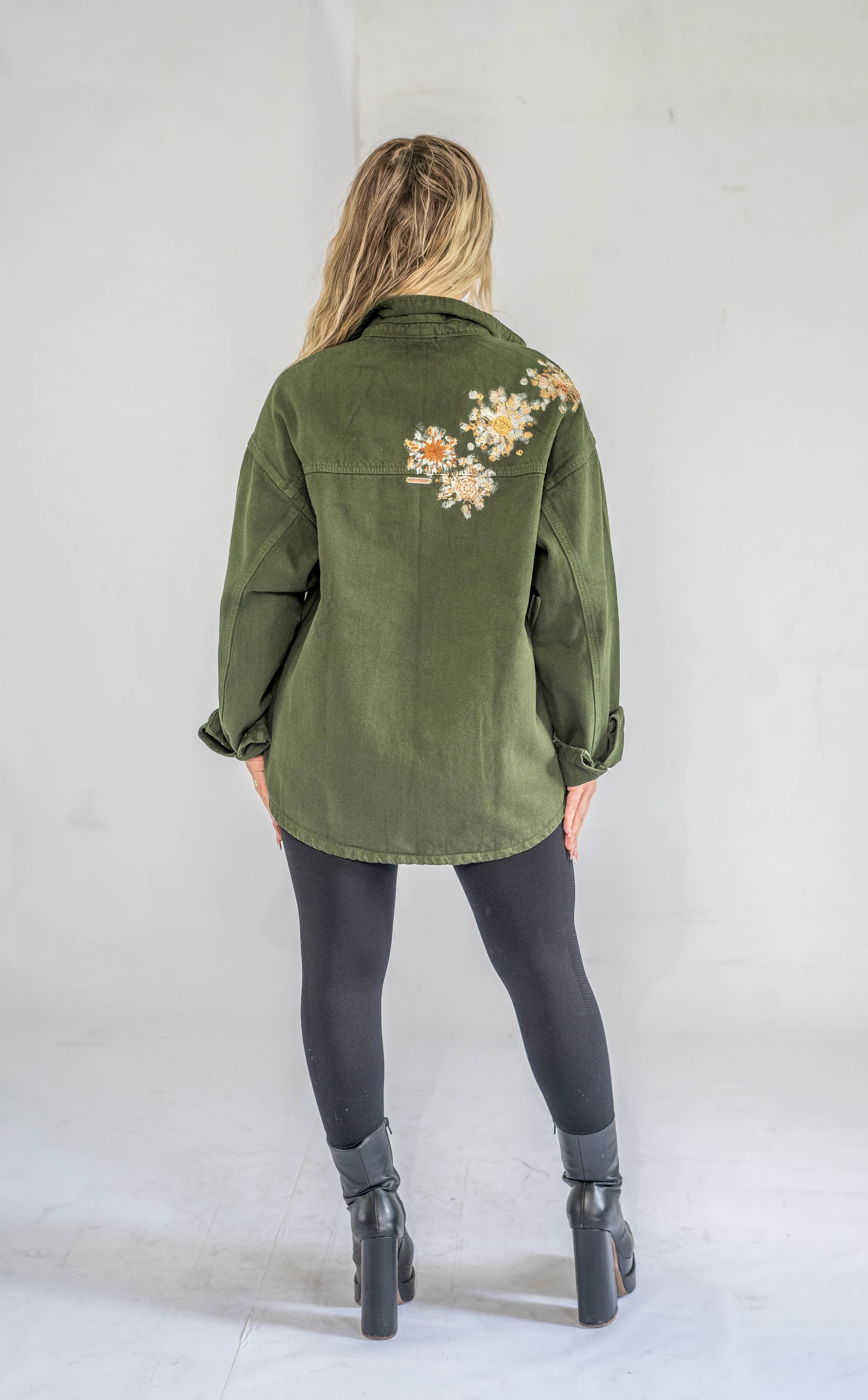CHAQUETA VERDE MILITAR FLORES
